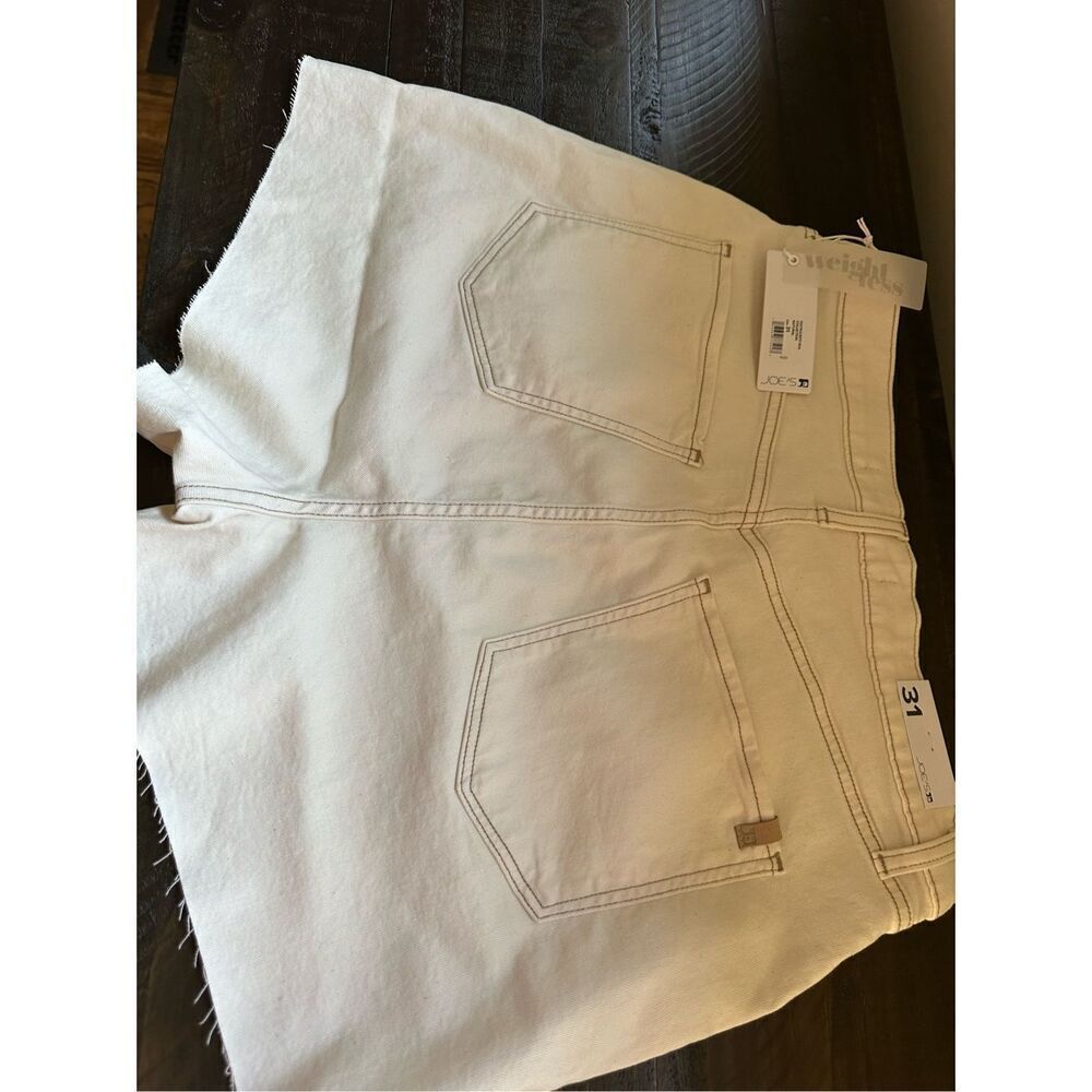 Joe's The Pleated Short High Rise Weightless Natural Size 31 shorts ￼ - Picture 6 of 9